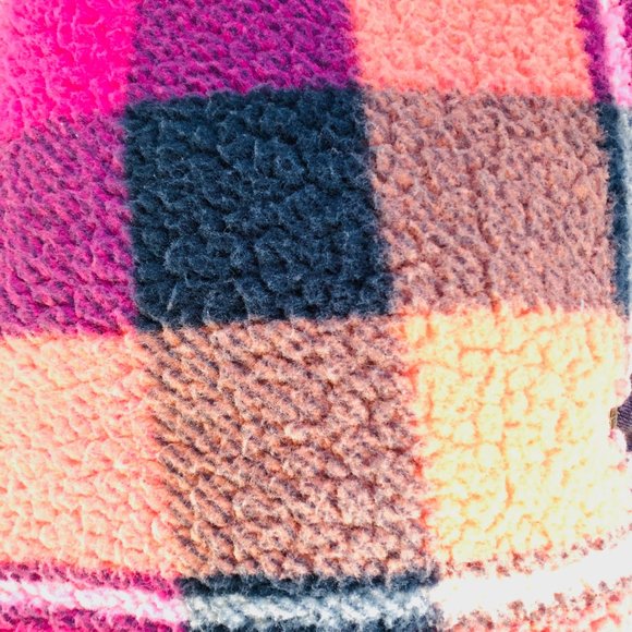 Cropped Plaid Sherpa - Picture 4 of 7